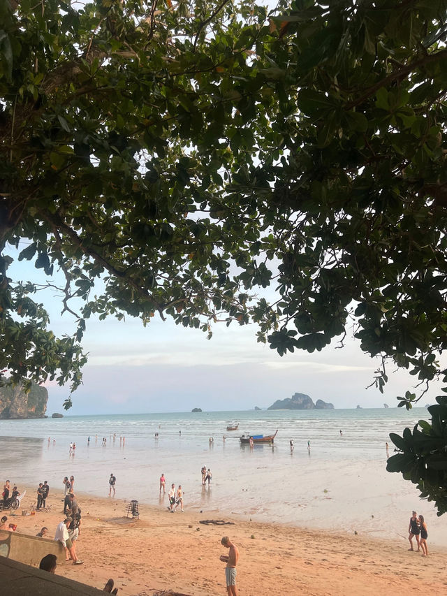 อ่าวนาง ทะเลสวยในกระบี่ สุดโรแมนติก 