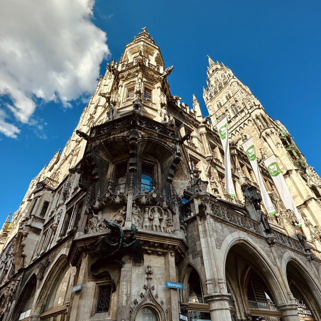 Marvels of Marienplatz: A Historic Treasure Marvels of Marienplatz: A Historic Treasure