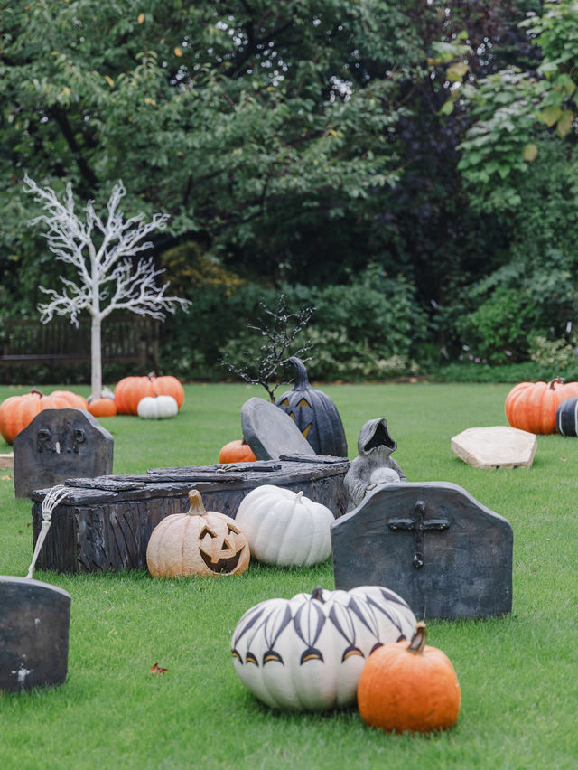 【横浜】イングリッシュガーデンのハロウィンディスプレイ
