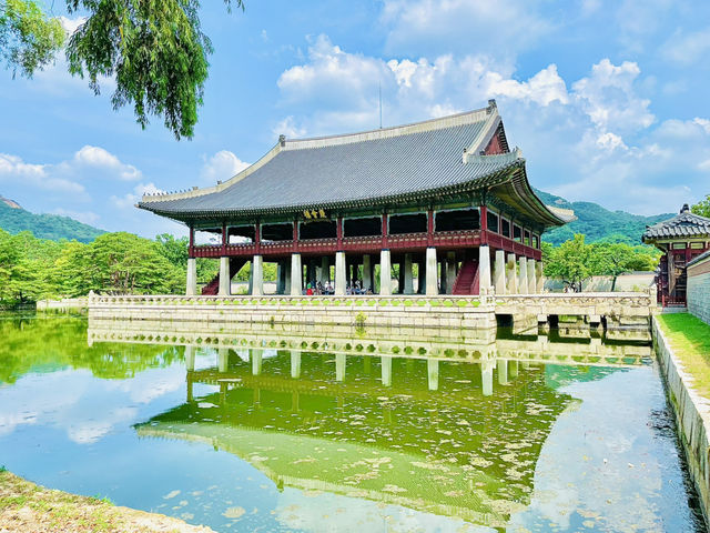 A glimpse of the grandeur of the Joseon Dynasty 🇰🇷👫😎