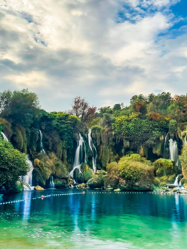 【ボスニア】エメラルドグリーンの滝が創る絶景✨
