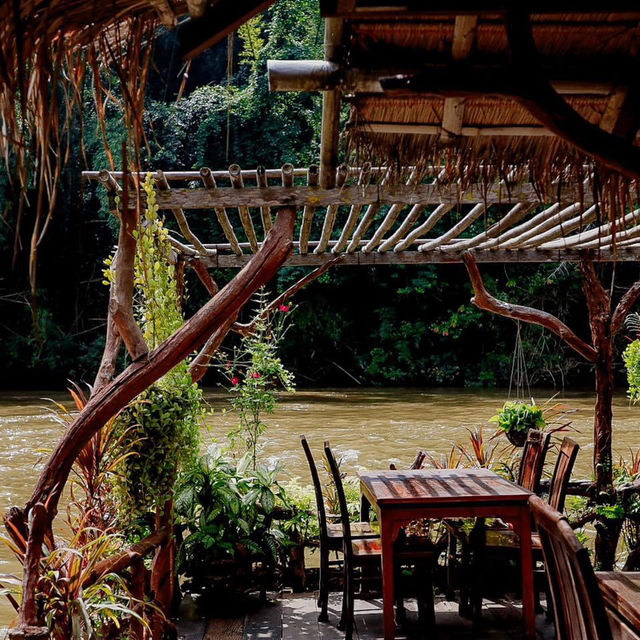 ที่พักริมน้ำกาญจนบุรี