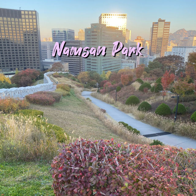 Namsan Park ในฤดูใบไม้เปลี่ยนสี