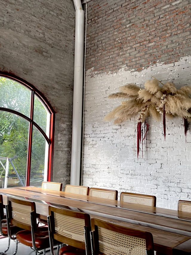 คาเฟ่ดานังสุดเก๋ในสไตล์ Industrial Loft