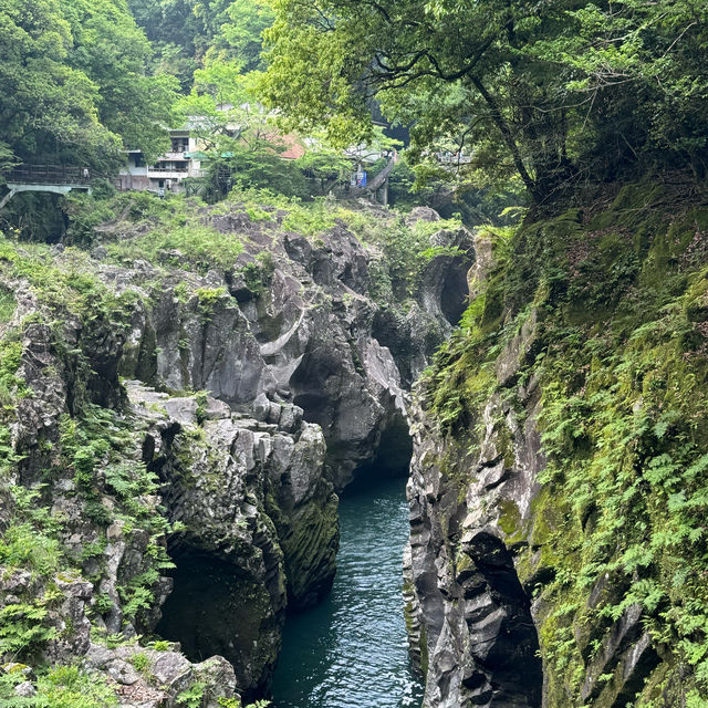 🌄 **探索高千穗峽的美** 🌊