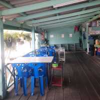 ร้านอาหารวิวดี ป้ายรอบร้านแปลกดี