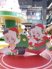 ต้นคริสต์มาสสีขาวสุดคิ้วท์ที่ Siam Center
