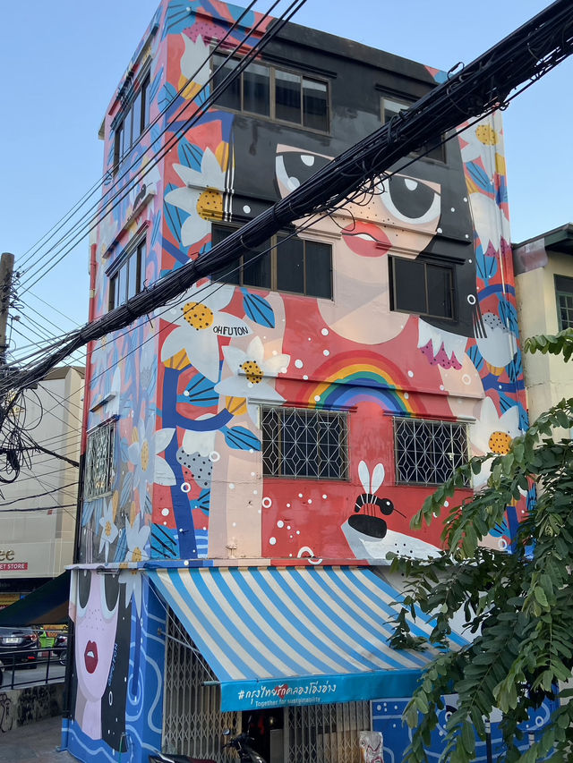 Ong Ang Walking Street: The Heartbeat of Bangkok