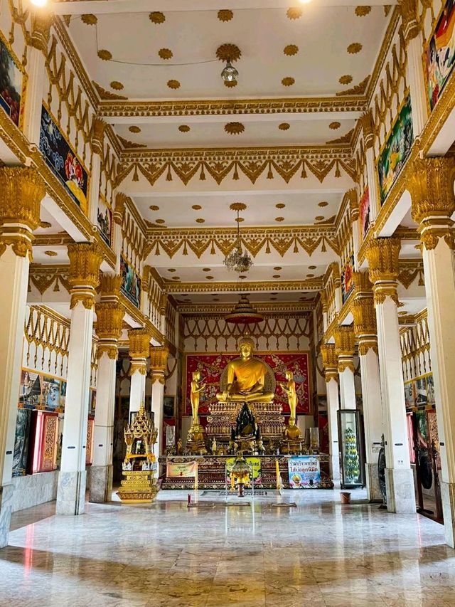ไหว้พระขอพร  วัดไผ่โรงวัว สุพรรณบุรี
