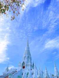 ชมความงดงามของเจดีย์ 100 ยอด วัดไผ่โรงวัว