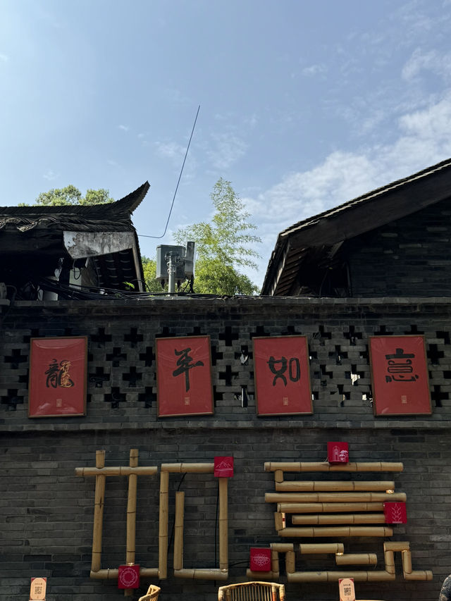 🇨🇳 Step Back in Time: Explore the Charm of Kuan Zhai Alley in Chengdu