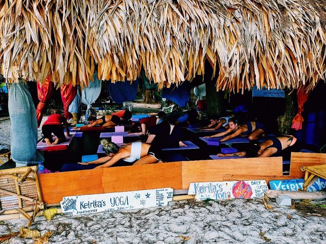 泰國麗貝島特色旅行項目:海灘瑜伽館Keirita's Yoga，體驗大海自然瑜伽