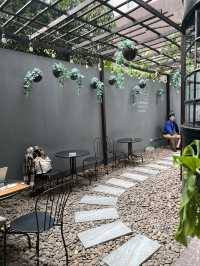 Oasis Coffee คาเฟ่ 24 ชั่วโมง ใกล้รถไฟฟ้า