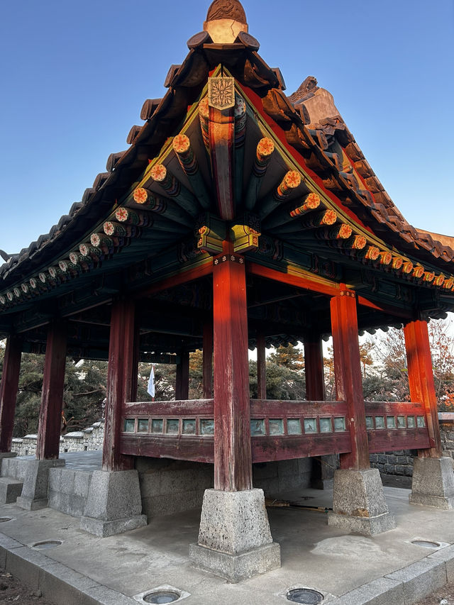 가을 갈대밭과 겨울 설경이 포토존으로 인기인 화양루🇰🇷