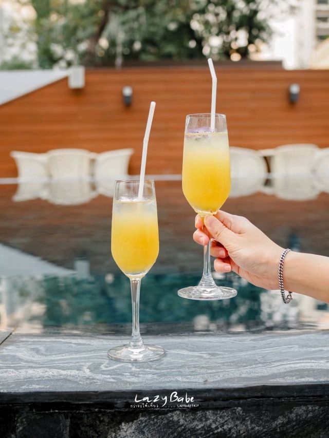 พักผ่อนหย่อนใจที่ Floral Court Hotel & Residence 