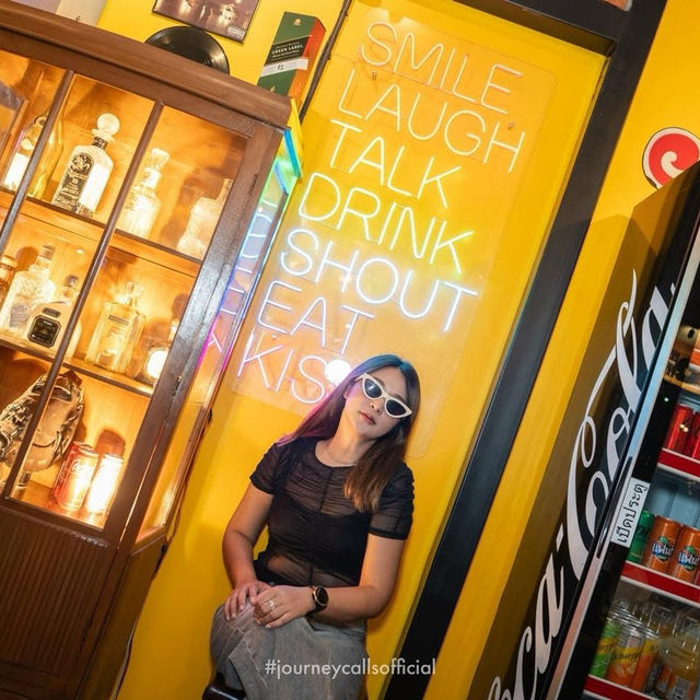 ที่แฮงค์เอาท์ ภูเก็ต 🍻💛🧡