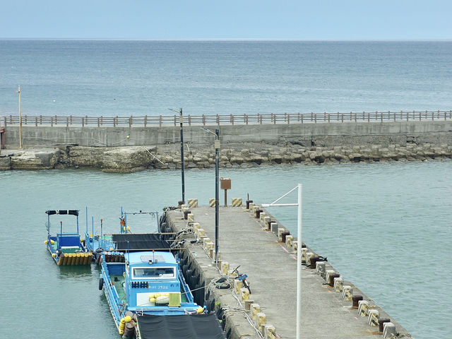 🌊 擁抱海風，沉浸藝術的饗宴！🌊 看海美術館等你來探索！🎨🍜