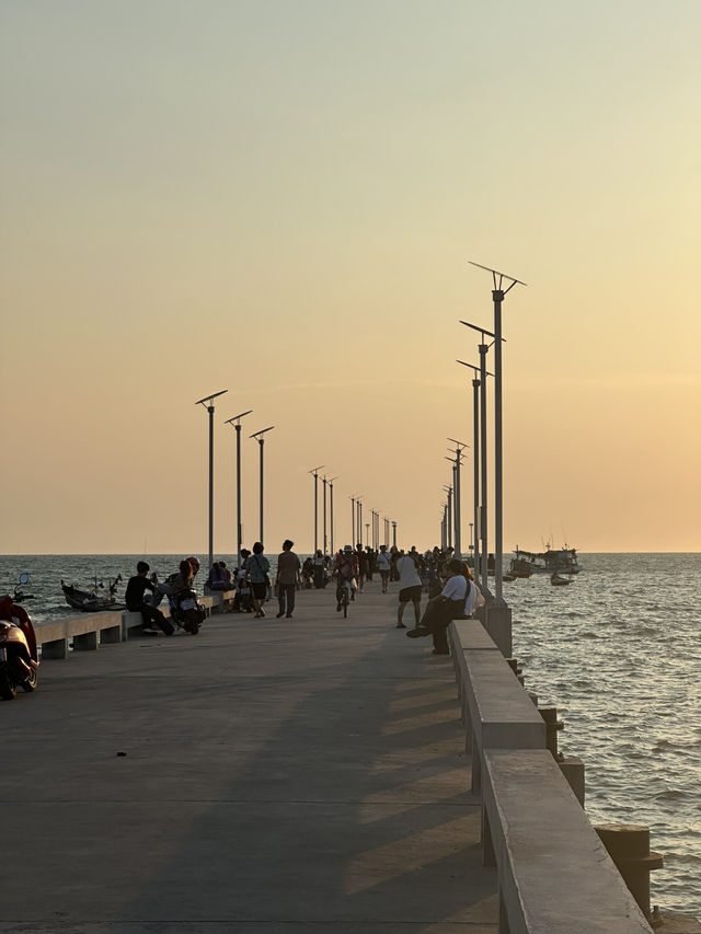 ดูพระอาทิตย์ตกที่บางแสน🌴🌅🚣🌊