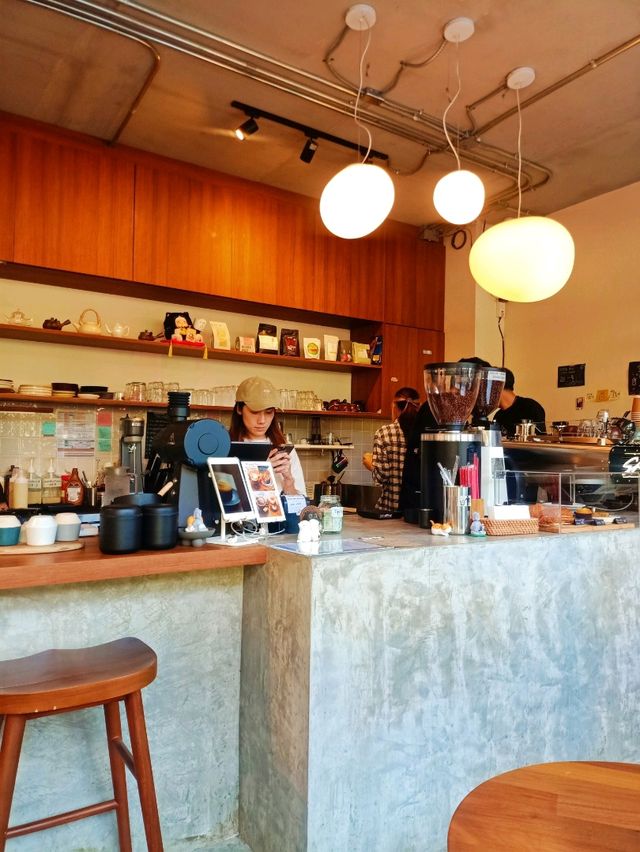 Little Giant ร้านกาแฟฟิวดี ใกล้สวน