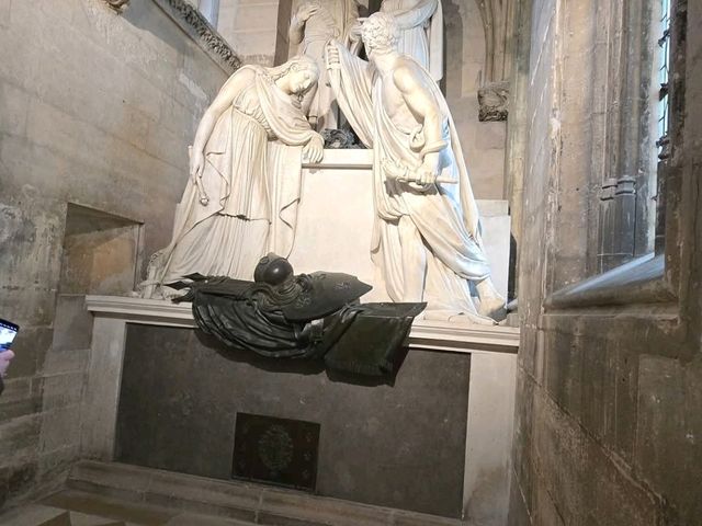 "Château de Vincennes : its iconic landmarks and picturesque"