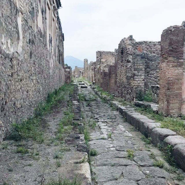 Pompeii: Echoes of an Ancient Tragedy 🇮🇹