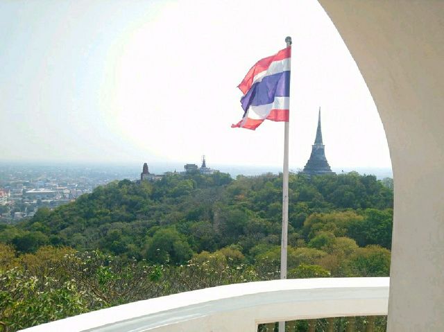 นั่งรถไฟไป..พระนครคีรี เมืองเพชร