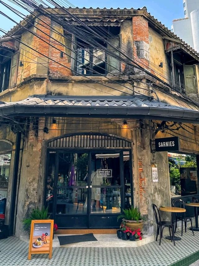 藏身石龍軍路上的百年老宅咖啡店 Sarnies Bangkok