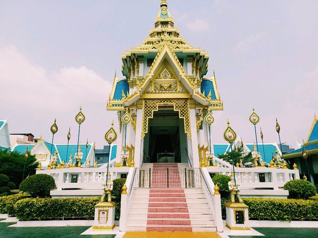 泰國曼谷湄南河畔著名古跡皇家寺廟景點：Wat Ta Klam，藍白色寺廟，適合打卡拍照📸冥想