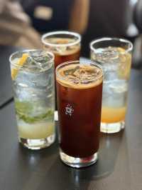 낮에는 커피 밤에는 술을 즐기는 감성 공간 ‘몰트커피바’🍹