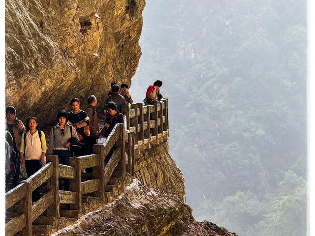 Chongqing Unveiled: From Ancient Rock Carvings to Nature’s Grand Masterpieces