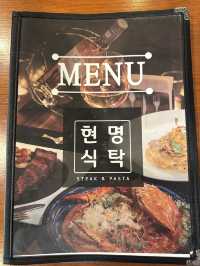 감각적인 감성과 캐주얼한 메뉴 구성이 돋보이는 신촌 ‘현명식탁’