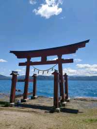 田澤湖環湖美拍景點推薦---浮木神社、金色辰子像、御座石神社朱紅大鳥居