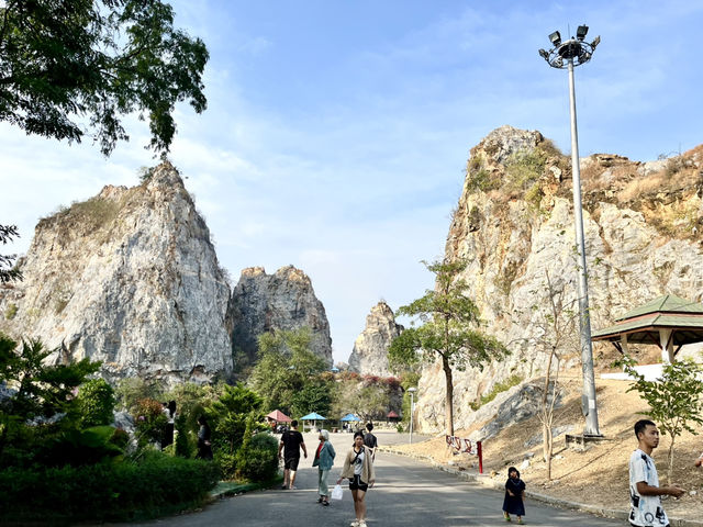 อุทยานหินเขางู ราชบุรี ไม่เจองู เจอแต่ลิง