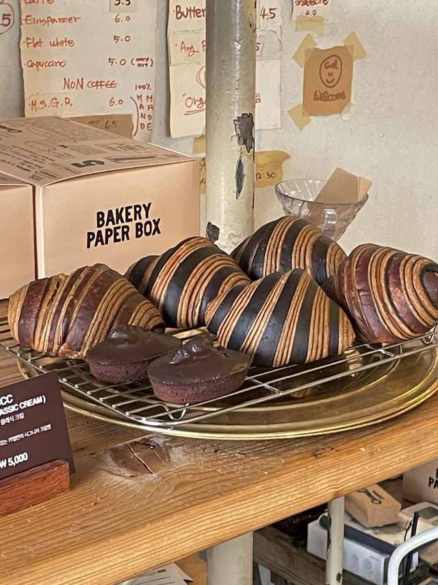 Camelcoffee色んな店舗あるけどソンスのこの店舗がダントツで店内可愛かった..