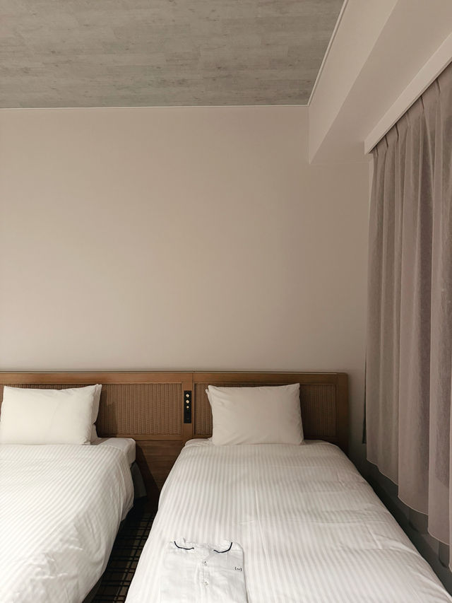 🇯🇵沖繩 木質設計 米白色調 高質感住宿推薦 Nest Hotel Naha Kumoji 🛏️🌴