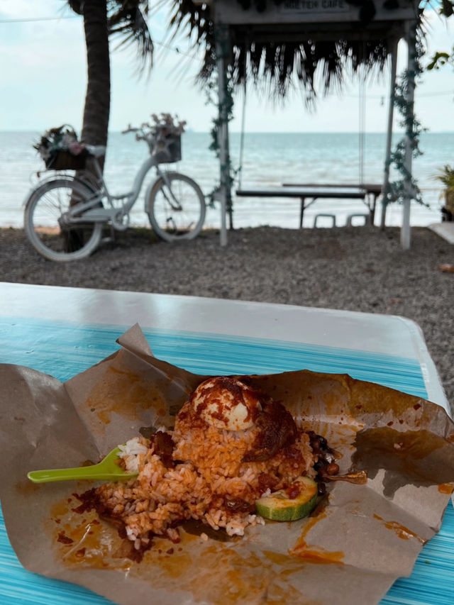 Ngeteh Café – A Hidden Seaside Gem in Melaka
