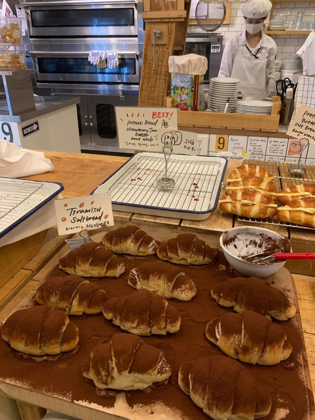 🇰🇷A must Visit Cafe for their Salt Bread🇰🇷Seoul💙