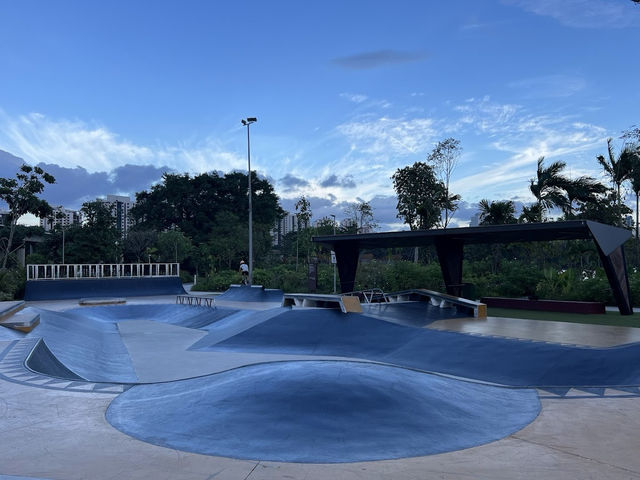 🛹 Concrete Playground: Skating, Sunshine & Good Vibes at Lakeside Garden, Singapore!