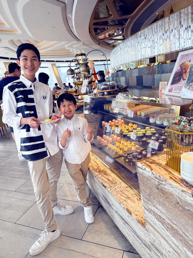 360°旋轉餐廳自助餐