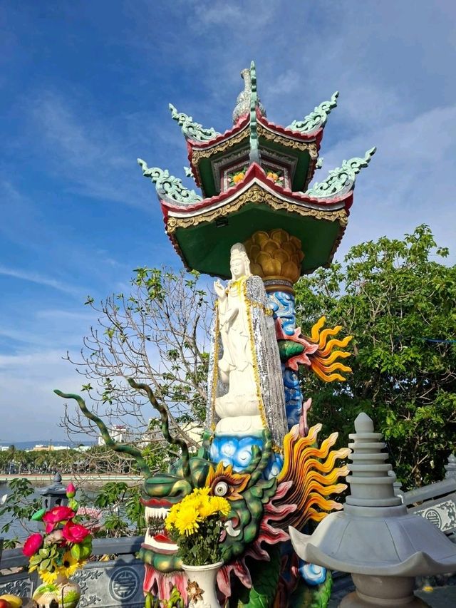 ชมวัดอายุ300ปีกับธรรมชาติ Dinh Cau Temple