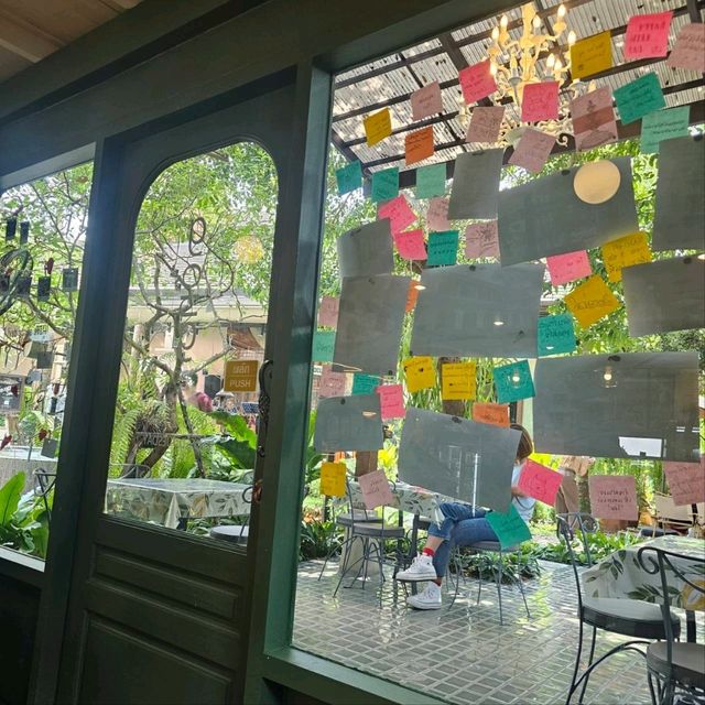คาเฟ่ในโชว์รูมขายกระเบื้อง : บ้านก๋งคาเฟ่ Gongcafe