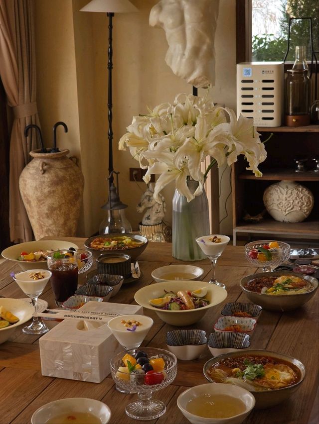 **A Slice of Paradise in Dali: Hushan Yunyin Qungshan Cliff Hotel** 