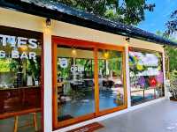 TWENTIES COFFEE BAR เหมือนนั่งจิบกาแฟอยู่บ้าน