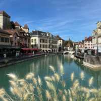 🚣‍♀️🌿 Annecy’s Canals: A Fairytale Stroll Through the "Venice of the Alps