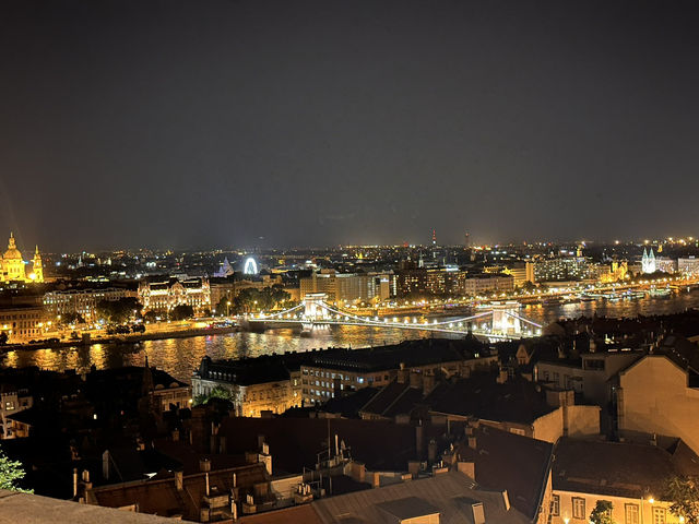 【ブダペストの夜景｜Budapest 🇭🇺 Hungary】 まるで宝石のように輝く、ドナウ川沿いの絶景