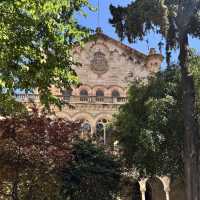 A Serendipitous Stroll Through the University of Barcelona! 🎓☀️