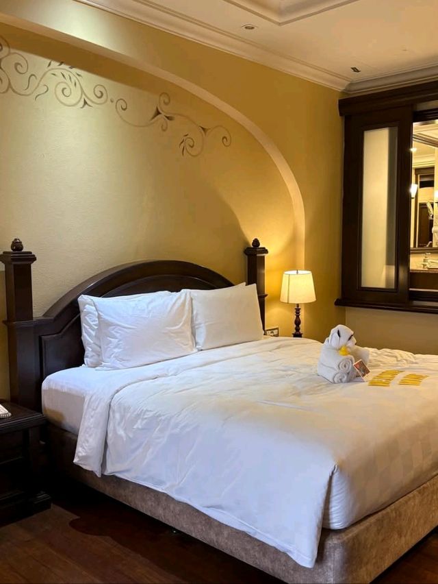 🇲🇾💖 Melaka Diaries: Stay Like Royalty at Casa del Rio! 🏰🌅