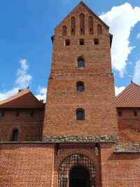 Europe 🌍🏰✨ Trakai Island Castle: Lithuania’s Fairytale on Water! 🌊🇱🇹