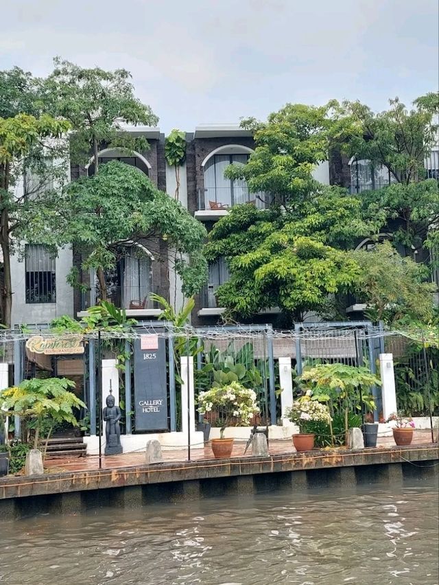 “Riverside Heritage Boutique: Culture, Comfort & Charm”