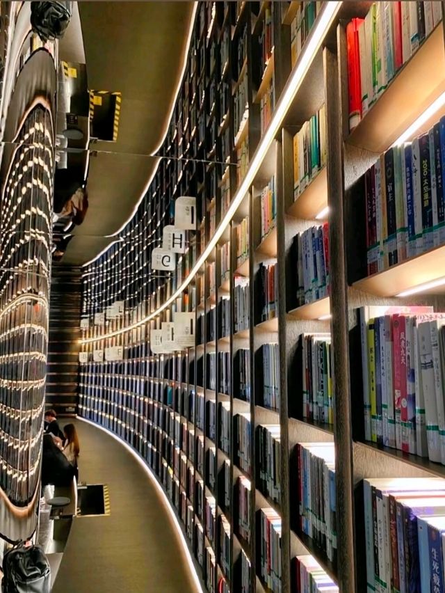 GUANGZHOU LIBRARY · THE WORLD’S MOST FUTURISTIC BOOK TEMPLE